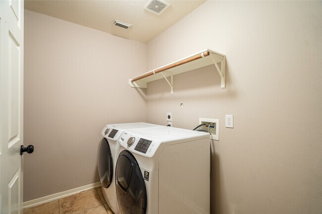 Building Photo - 15419 Hazel Thicket Tr