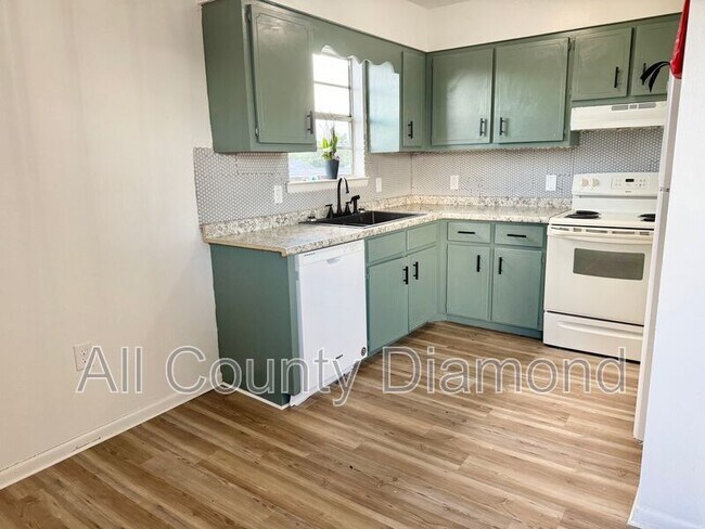 Building Photo - 506 11th St N