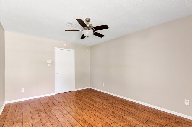Building Photo - 2022 Fir Springs Dr