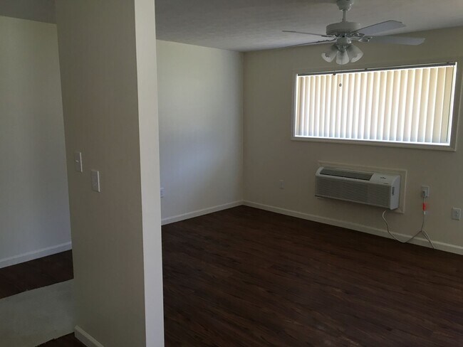 Building Photo - Lakeview Drive Bell 2503-2507 (Tri-plex)