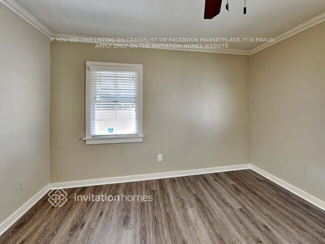 Building Photo - 2062 W 65th St