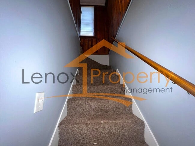 Building Photo - 4 Bedroom Home In Eastpointe
