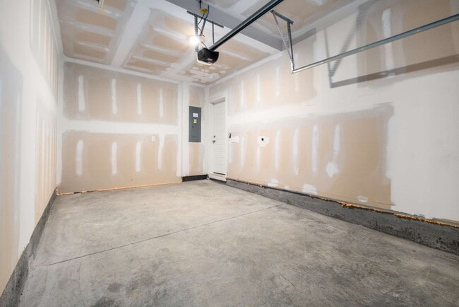 Building Photo - 5339 Bellflower Hls
