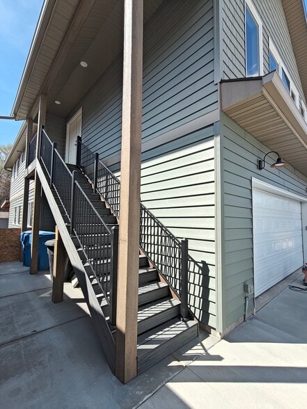 Building Photo - 6662 Highland Dr