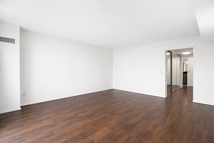 Bedroom - 6101 Edsall Rd