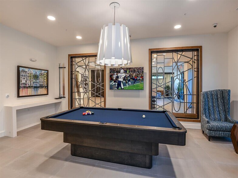 Building Photo - 568 Dr Martin Luther King Jr St S