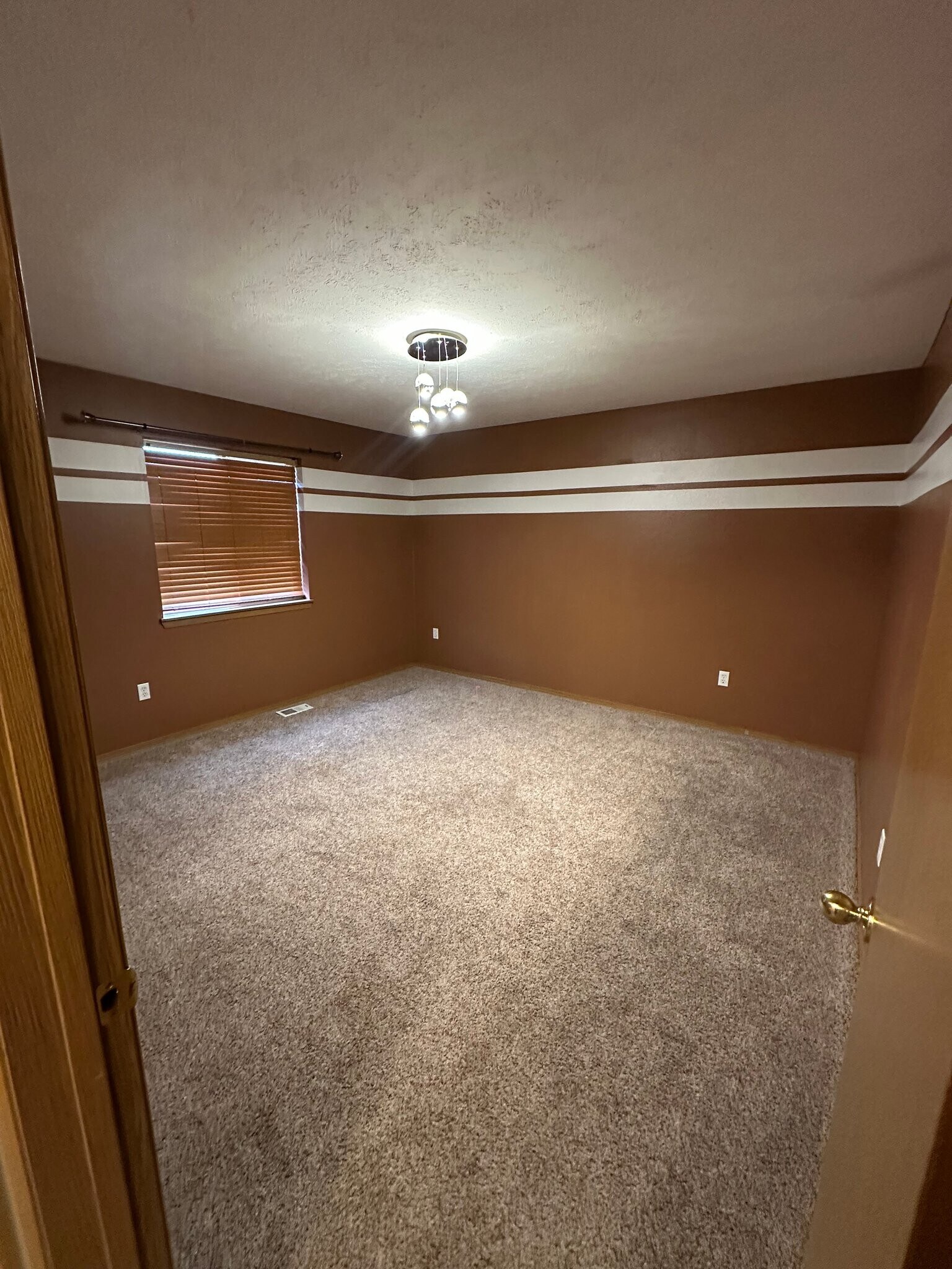 Building Photo - 1517 E Calkins Dr