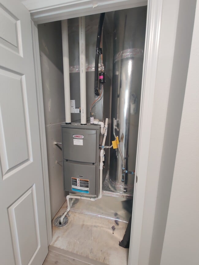 Building Photo - 1690 SW Gabar Ct