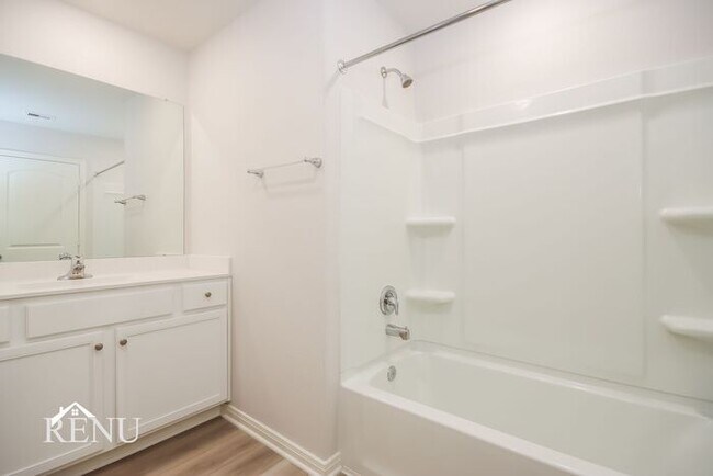 Building Photo - 10414 Sweetwater Creek Dr