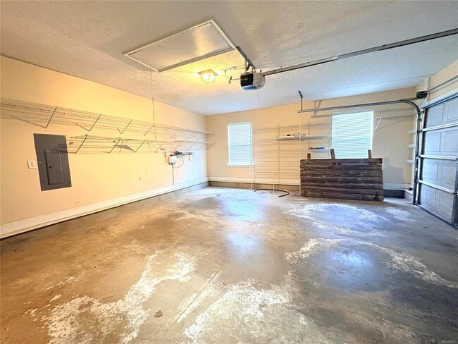 Building Photo - 1684 Hawthorne Ln