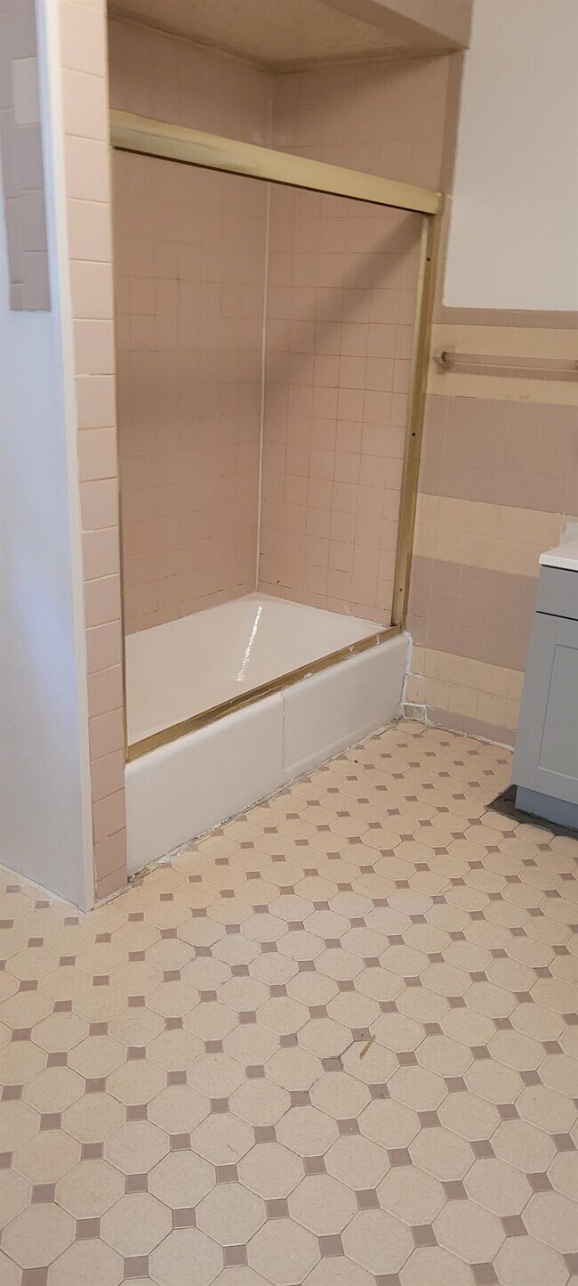 Building Photo - 163 Jewett Ave