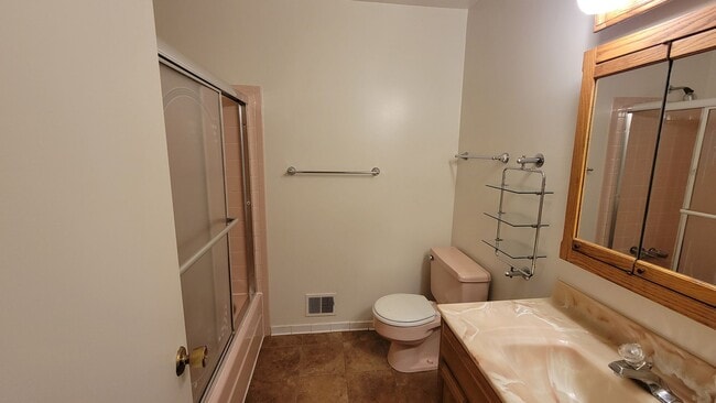 Building Photo - Spacious 4 Bed 3 Bath Home With Fully Fenc...