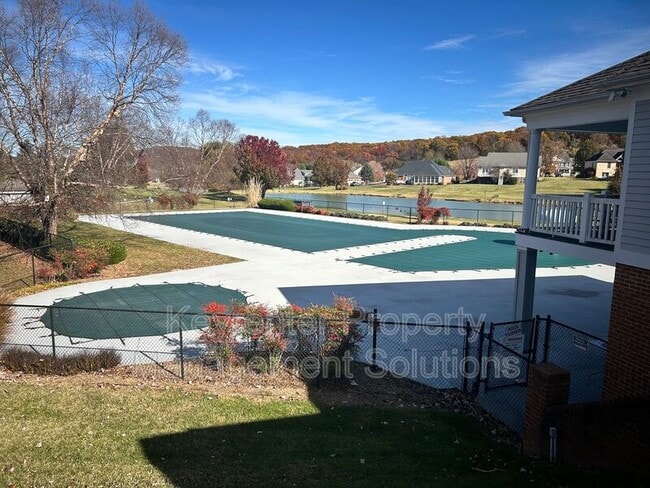 Building Photo - 18 Spring View Dr