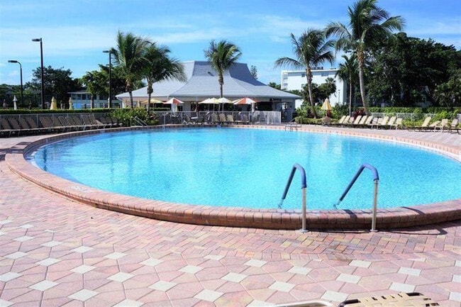 Building Photo - 4 Ventnor Dr