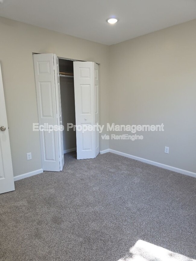 Building Photo - 2839 Elm Ave