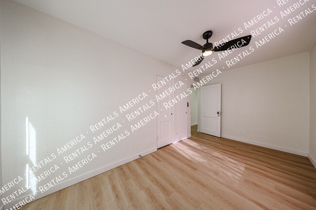 Building Photo - 2047 E Virginia Ave