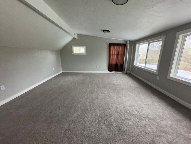 Building Photo - Columbus Riverfront Living: Enjoy the Beau...