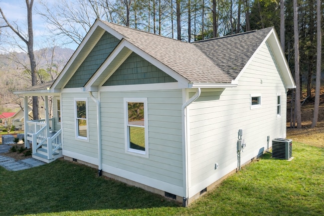 Building Photo - New Construction - North Asheville - Rental