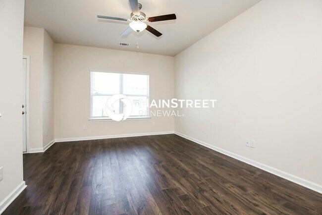 Building Photo - 3 Bedroom Pet-Friendly Home in La Vergne, TN with Main Street Renewal