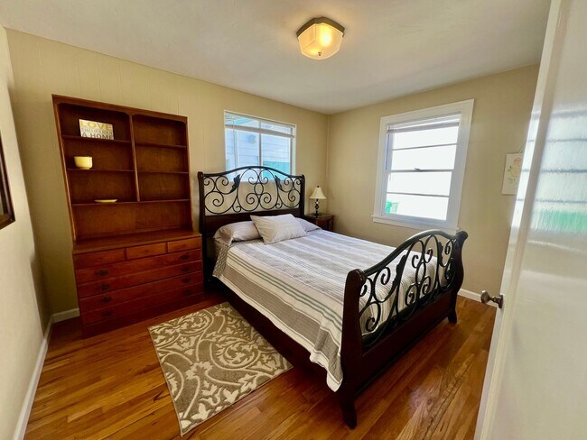 Building Photo - Charming Furnished Home in PG!