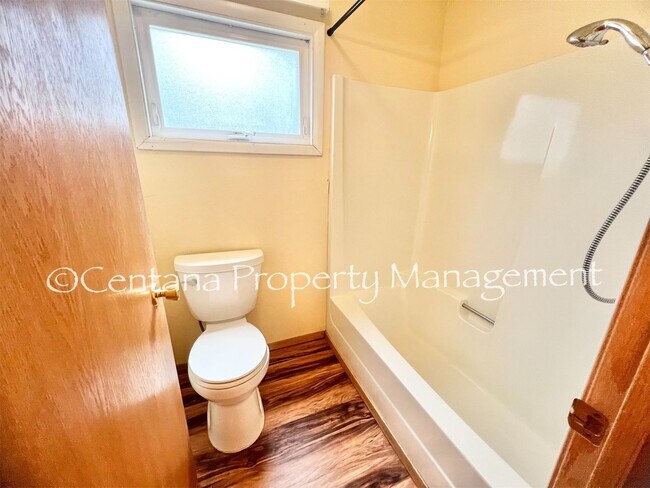 Building Photo - RARE FIND- Available 4 bedroom 1 1/2 bathr...