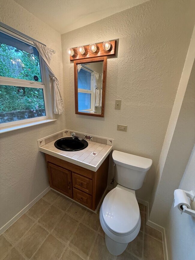 Building Photo - 3 Bedroom/ 2 bathroom Home in Cotati