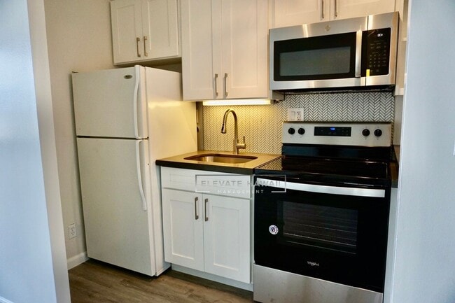 Building Photo - RENOVATED, PENTHOUSE VIEWS - Studio Unit i...