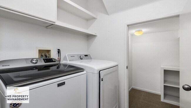 Building Photo - 657 Prairie Dr