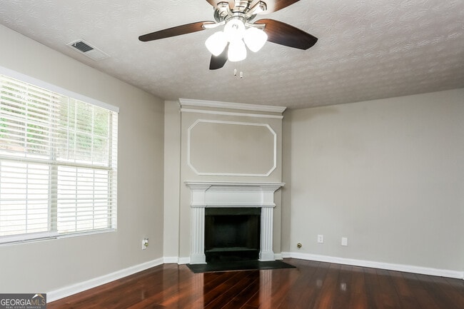 Building Photo - 4150 Riverbank Ct