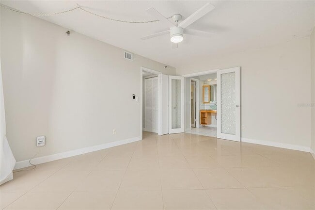 Building Photo - 7432 Sunshine Skyway Ln S