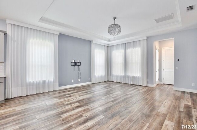 Building Photo - Gorgeous 3/2 Spacious Home with a Fenced Backyard and a Detached 2 Car Garage in the Desirable La...