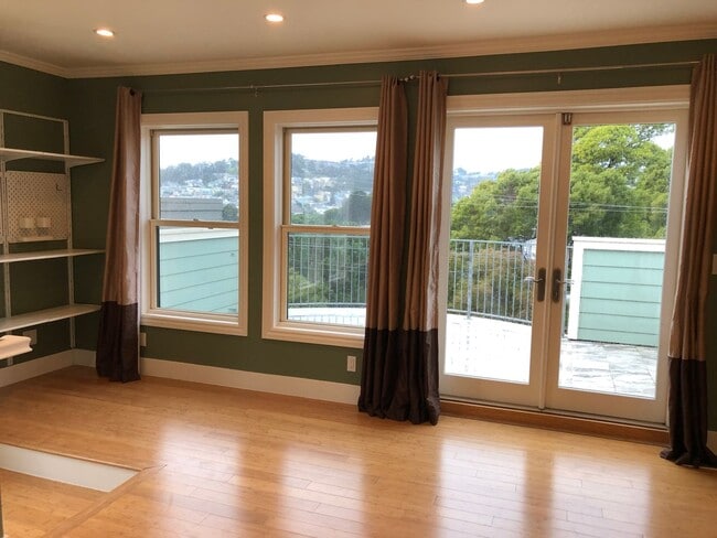 Building Photo - COMING SOON!  Beautiful 3 br/2ba -2  Levels, Private Deck, Panoramic Views, Garage Parking, Washe...