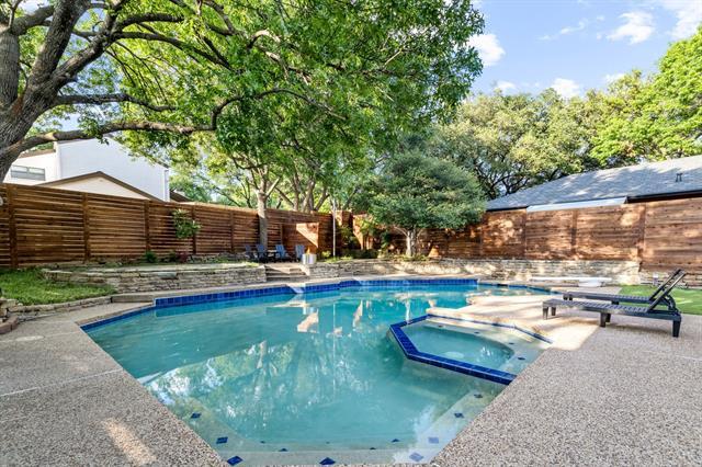 Building Photo - 9415 Hill View Dr