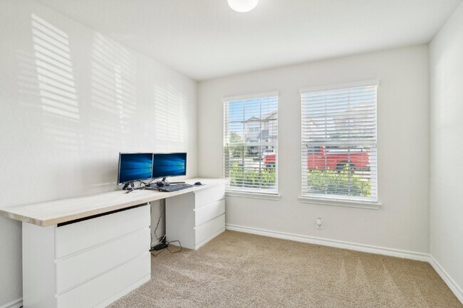 Building Photo - "Charming 4-Bedroom Oasis with custom fini...