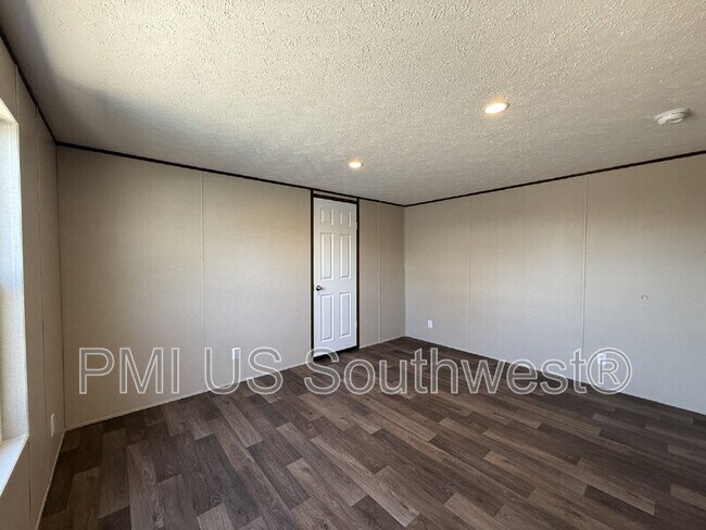 Building Photo - 1866 El Dorado Dr