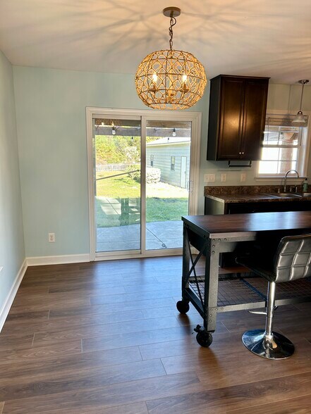 Building Photo - 301 Kraft St