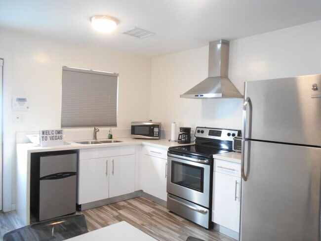 Building Photo - Charming Fully Remodeled Bungalow in Downtown Las Vegas