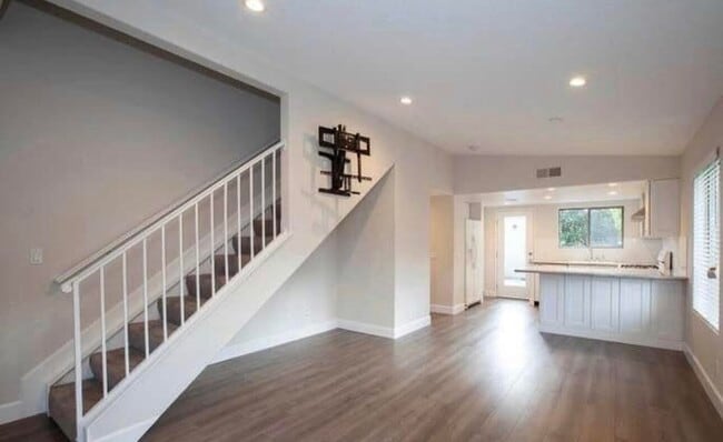 Building Photo - 394 Tava Ln