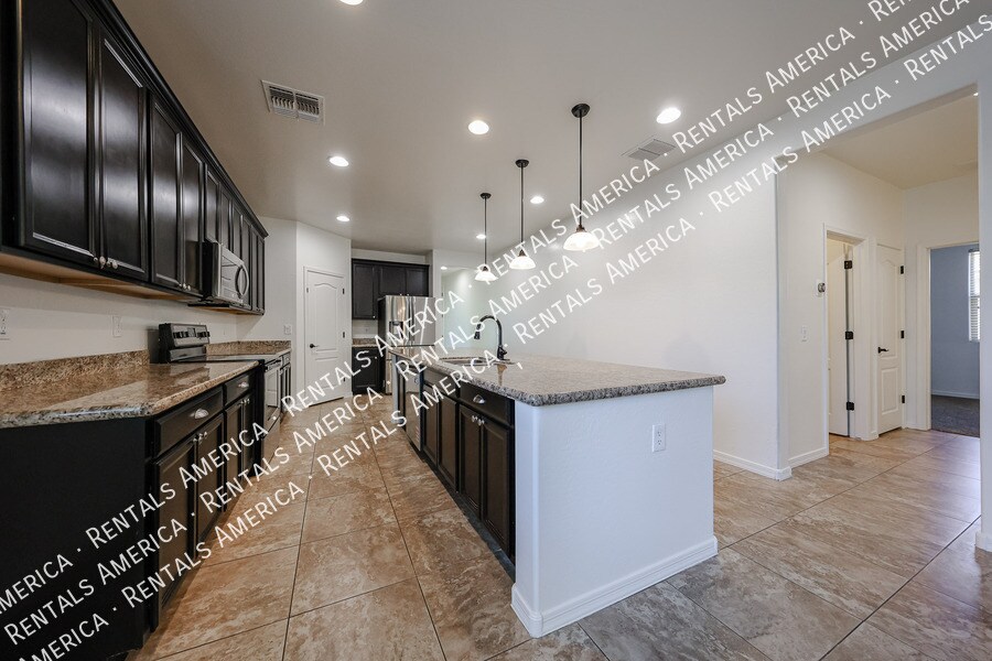 Building Photo - 41192 W Rio Bravo Dr