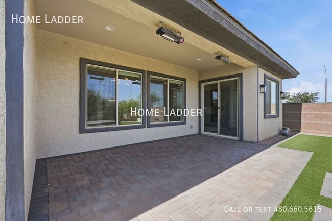 Building Photo - 10812 E Tesla Ave
