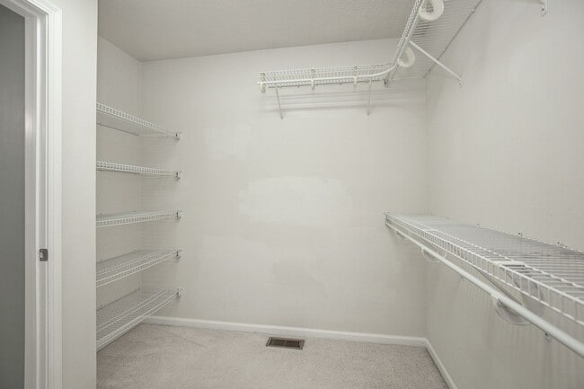 Building Photo - Welcome Home! 4 Bedroom/2.5 Bath Home in Avon!