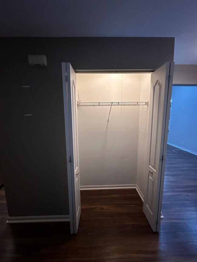 Building Photo - 386 Waterford Ct