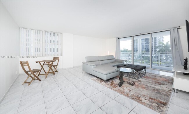 Building Photo - 2030 S Ocean Dr