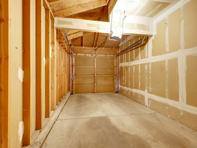 Building Photo - $2,395.00 2 bed, 2.5 bath townhome located...