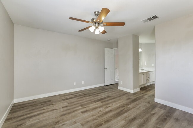 Building Photo - 2435 Sunset Peak St