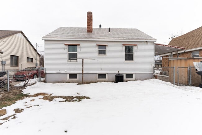 Building Photo - 15 S 400 W