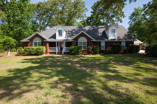 Building Photo - Available mid June!