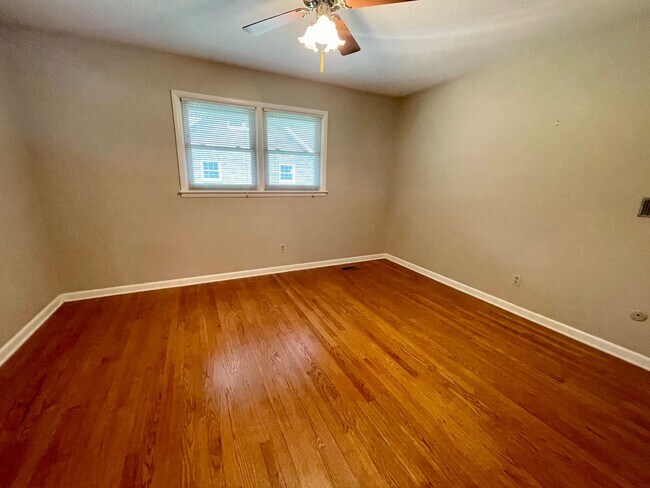 Building Photo - 3 bedroom 2.5 bath in the heart of Athens!...