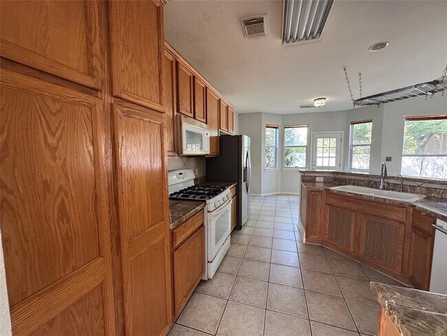 Building Photo - 1810 Rosenborough Ln N
