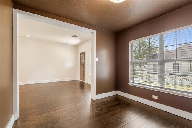 Building Photo - 603 Crockett St